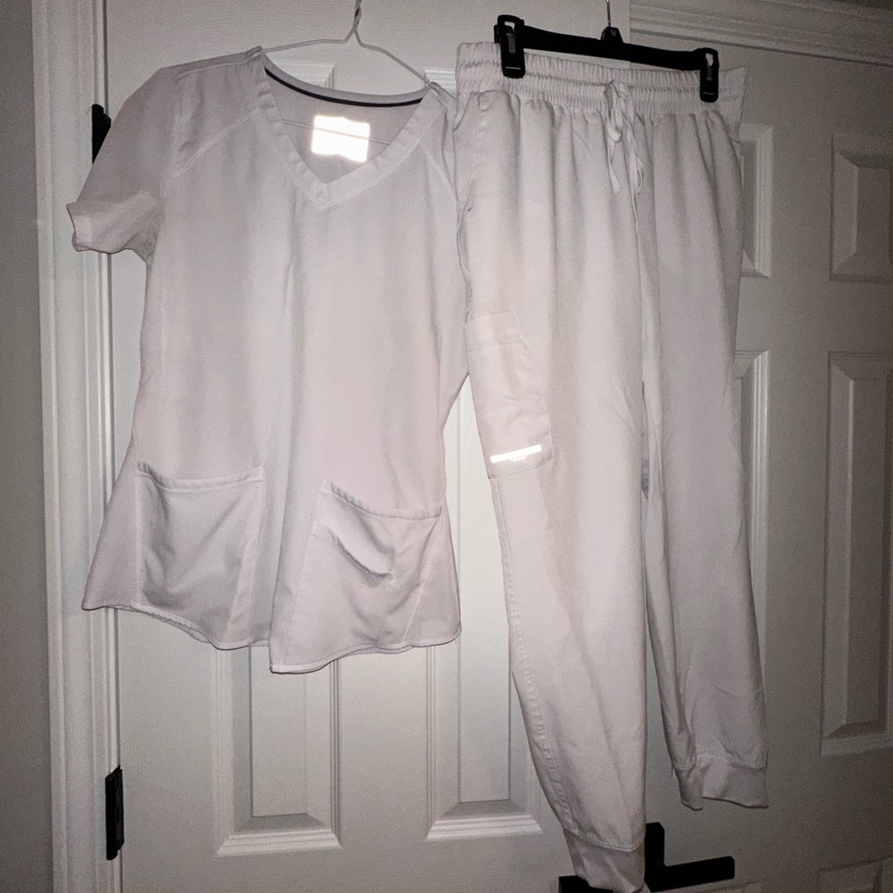 white skechers scrubs